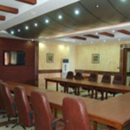 Rajone Hotel Faisalabad Bagian luar foto