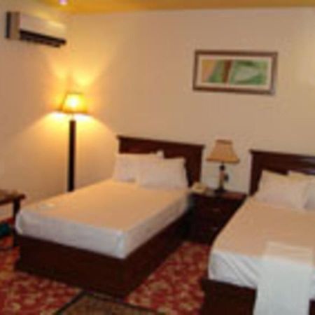 Rajone Hotel Faisalabad Bagian luar foto