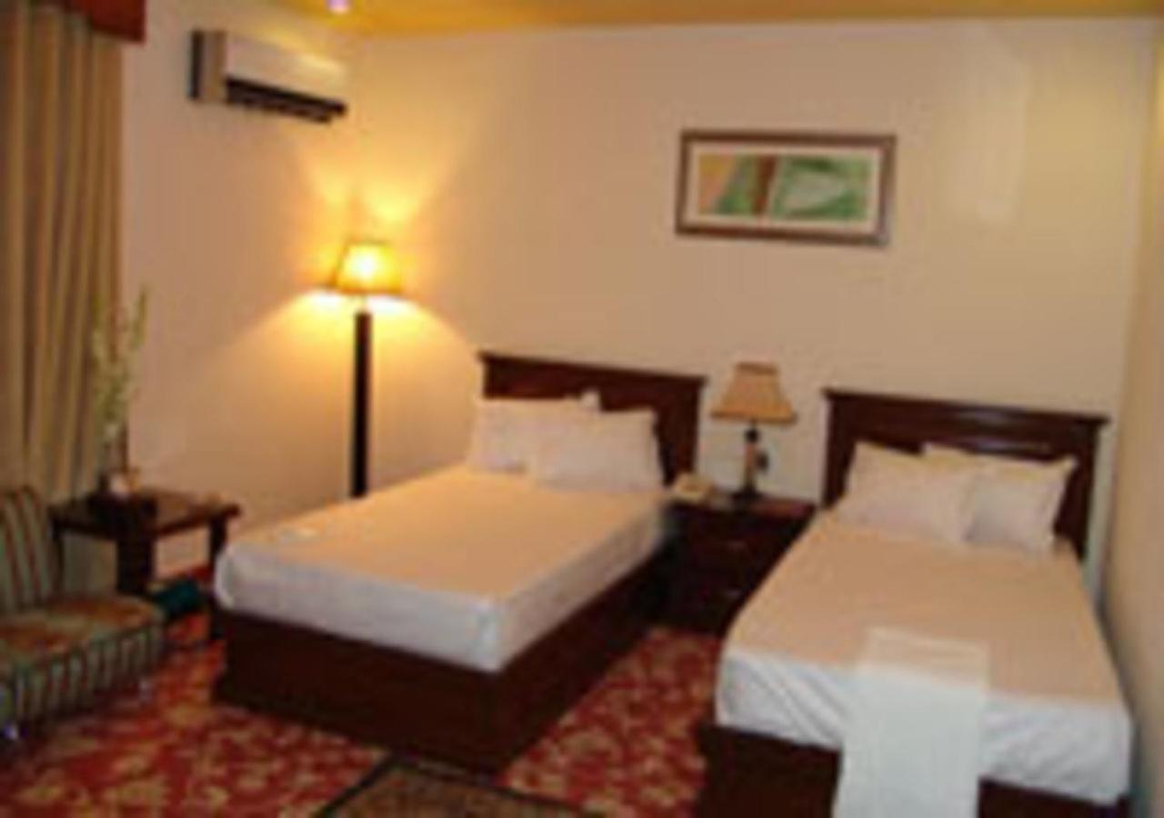 Rajone Hotel Faisalabad Bagian luar foto