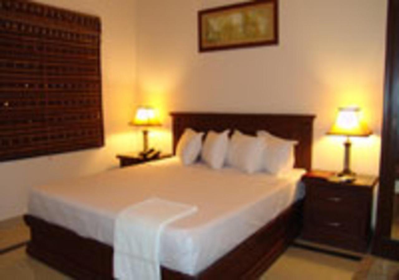 Rajone Hotel Faisalabad Bagian luar foto