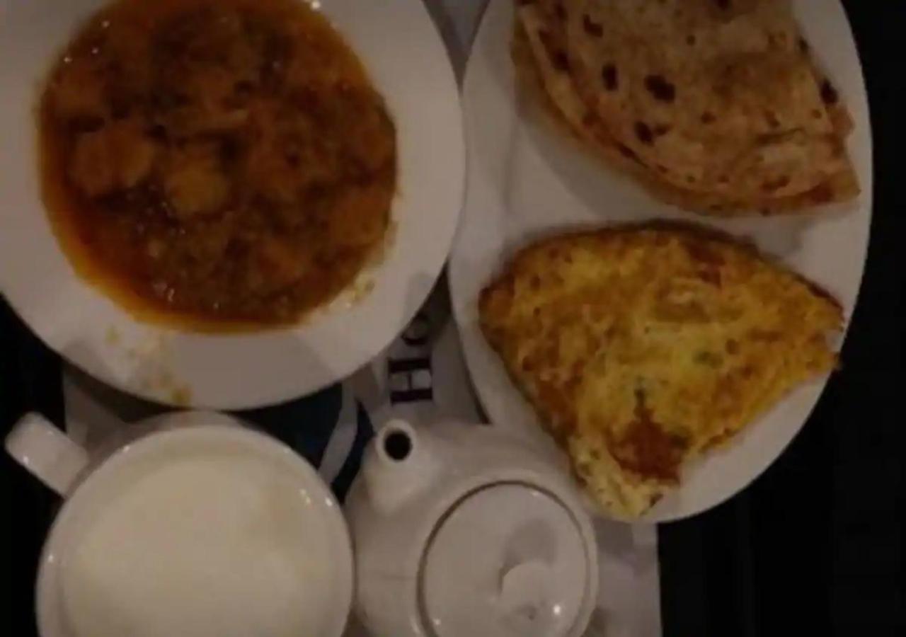 Rajone Hotel Faisalabad Bagian luar foto