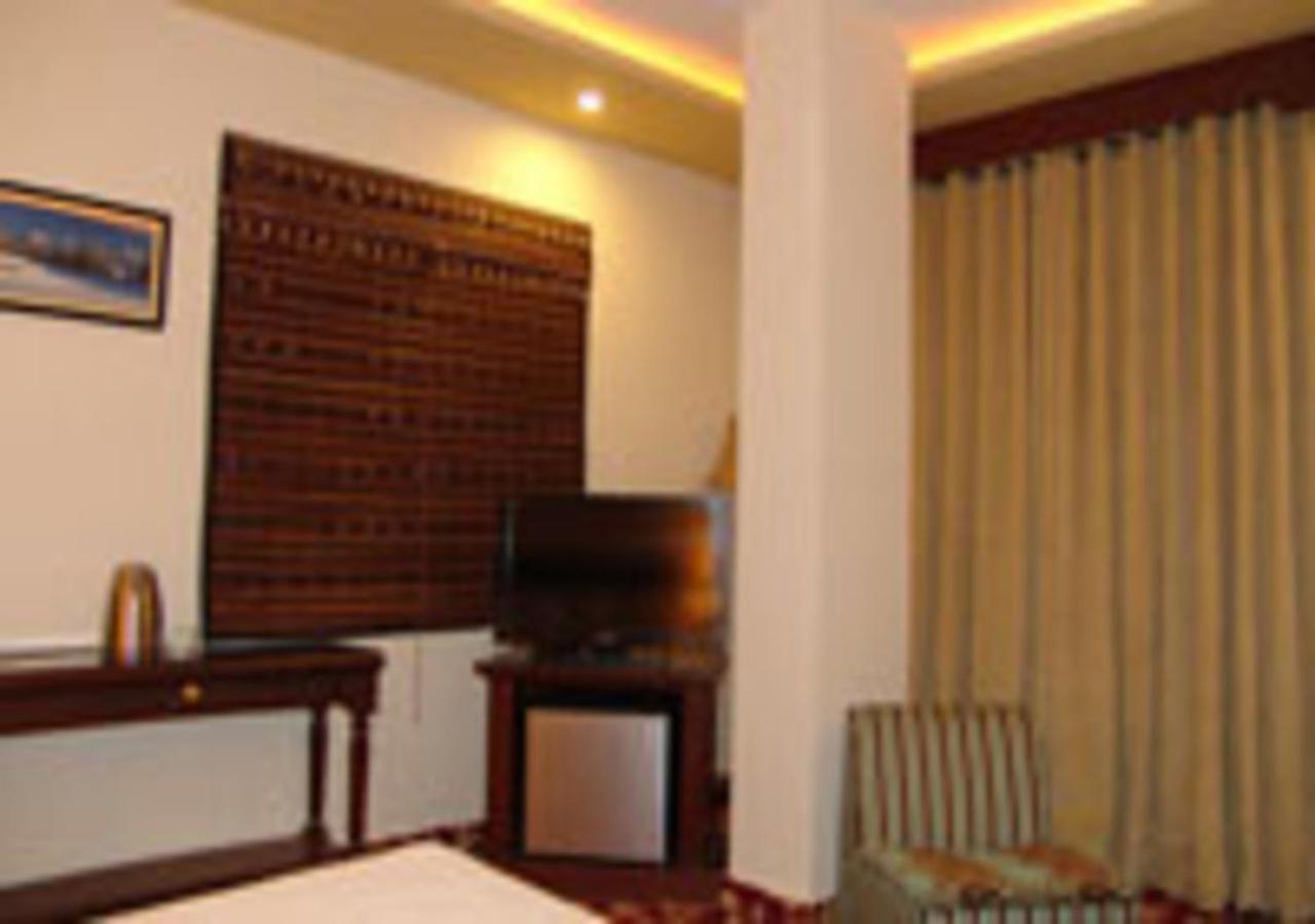 Rajone Hotel Faisalabad Bagian luar foto