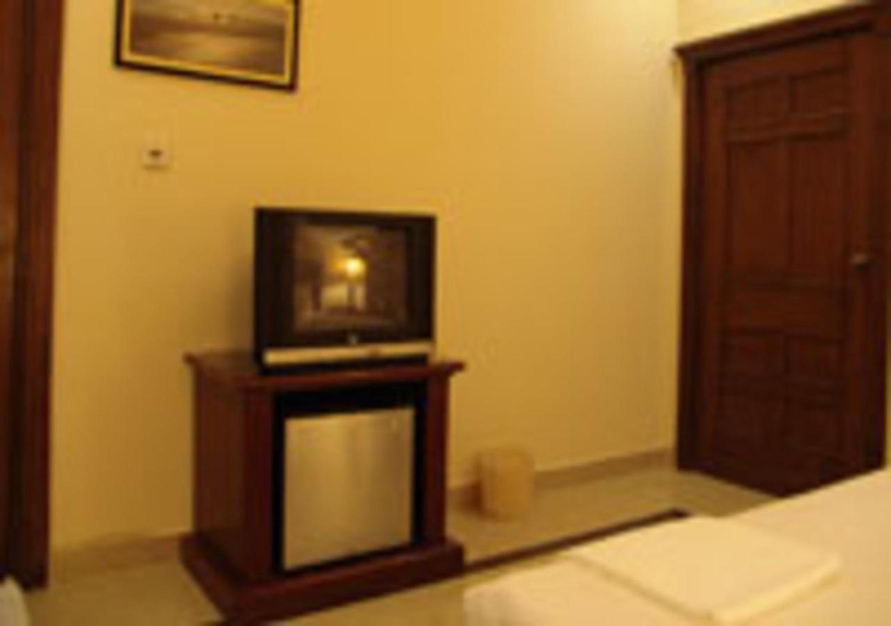 Rajone Hotel Faisalabad Bagian luar foto