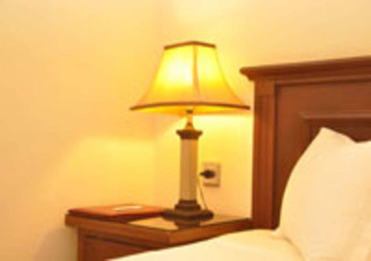 Rajone Hotel Faisalabad Bagian luar foto