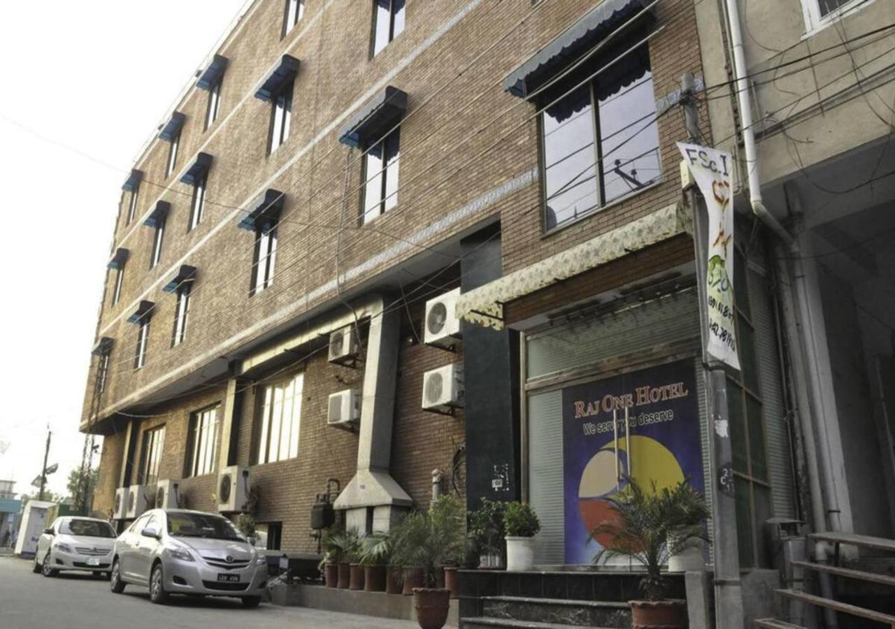 Rajone Hotel Faisalabad Bagian luar foto